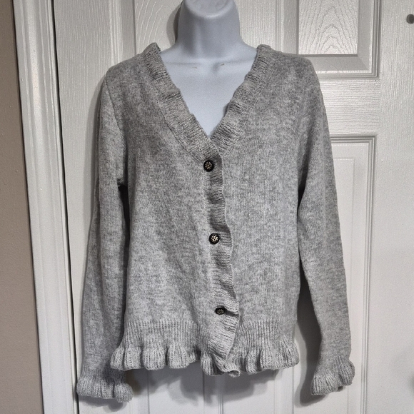 Source Unknown Sweaters - Brand Unknown Light Gray Cardigan Button With Scalloped Edge Sweater Size S NWOT